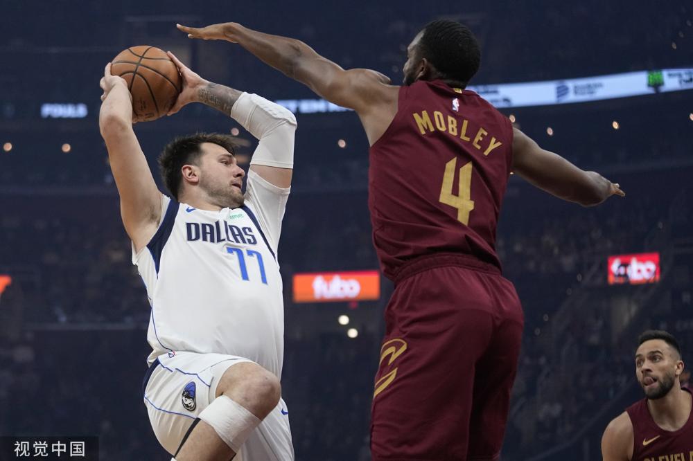 双方在防守 双方在防守